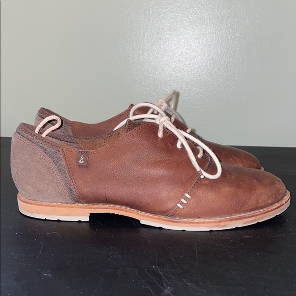 Ahnu Emery Brown Leather and Suede Oxfords. Size 8 - Picture 1 of 14